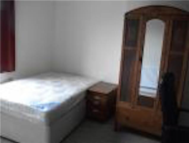  Image of 5 Bedroom Shared Accommodation  To Rent at Hathersage Road, Manchester, M13